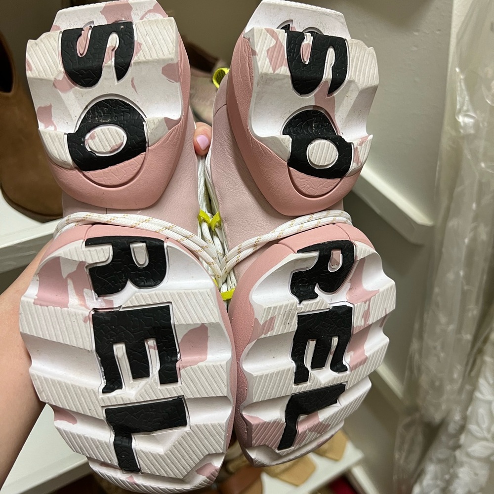 Sorel kinetic sneakers